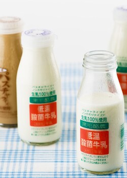東毛酪農のビン牛乳とコーヒー