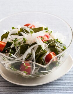 春野菜と茎わかめの簡単サラダ