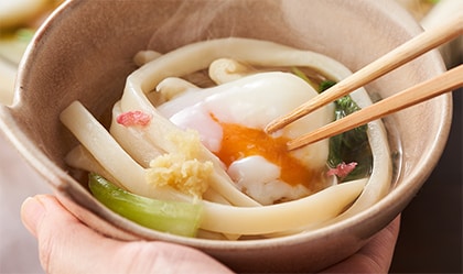 さくら咲く春野菜とれんこ鯛の五色鍋