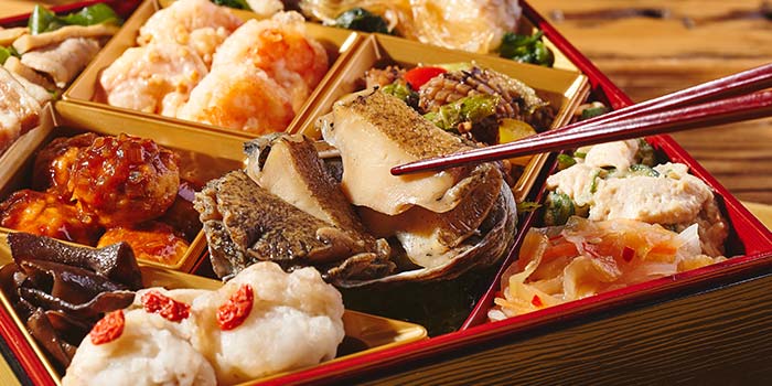 和中二段重「高砂 華」 ｜ おせちの通販ならOisix（おいしっくす）