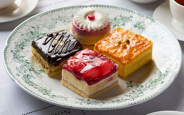 カラフル4種のアソートケーキ ｜ おせちの通販ならOisix（おいしっくす）