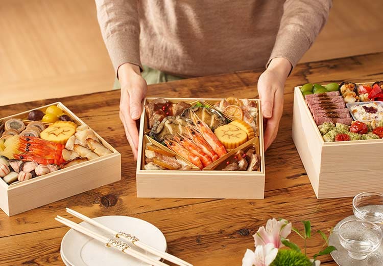 和洋折衷四段重「盛福」 ｜ おせちの通販ならOisix（おいしっくす）