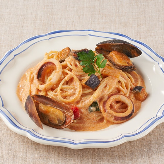 牛乳を加えて!魚介のトマトクリームパスタソース