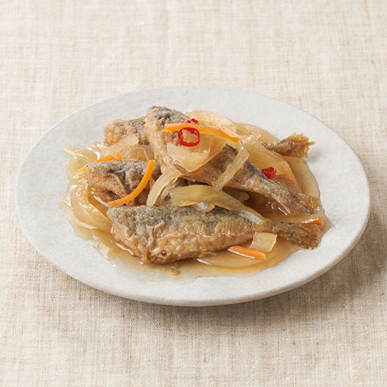 あと1品彩りにも！豆あじの南蛮漬|有機野菜 通販 Oisix(おいしっくす)