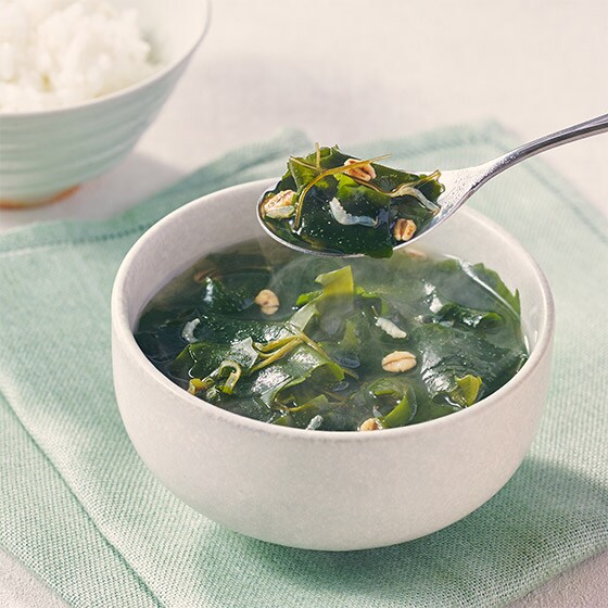 お湯を注ぐだけ！元昆布入りとろとろわかめスープ|有機野菜 通販 Oisix