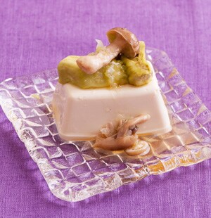 蒸しなすととろーり絹豆腐のねぎ塩だれ