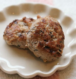 野菜スープ入りふっくらハンバーグ