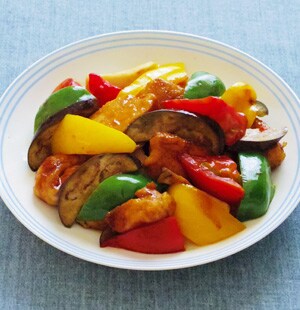 鶏肉と彩り野菜のオイ酢ター炒め