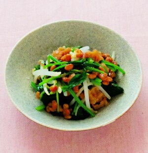 ほうれん草ともやしの梅納豆和え