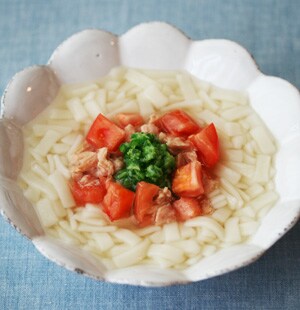 トマトとツナのぶっかけうどん